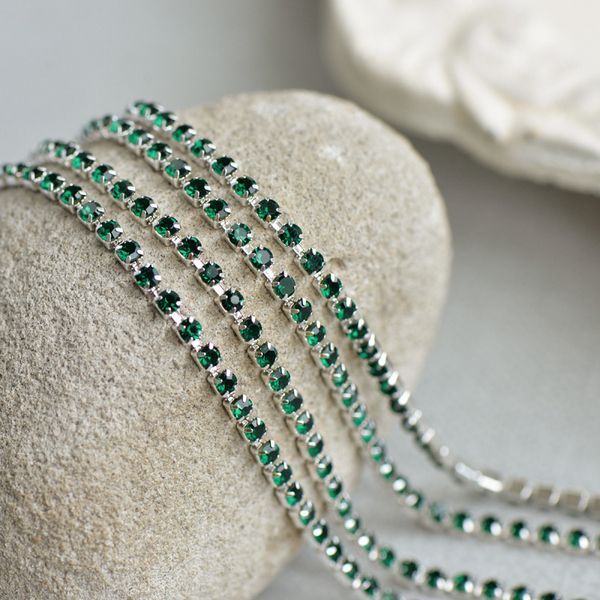 цепочка "стар", со стразами emerald, цвет серебро, 3 мм, стразовая лента