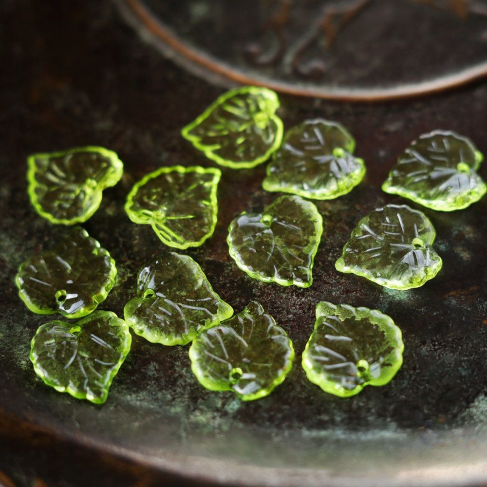 подвеска акриловая "листик", цвет зеленый, 15х15х2 мм