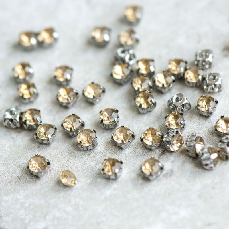 стразы в цапах платина, акрил, цвет золото бледное, 5x5x4 мм (уп 50+/-5 шт)