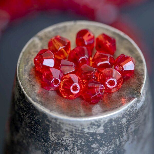 бусина, стекло биконус, цвет красный, 4 мм (уп.30+/-5 шт)