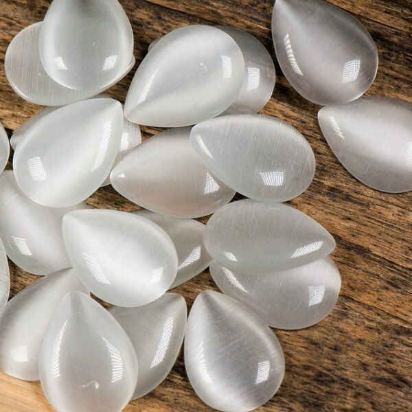 кабошон "кошачий глаз" - капля, стекло, цвет белый, 18x13x3 мм