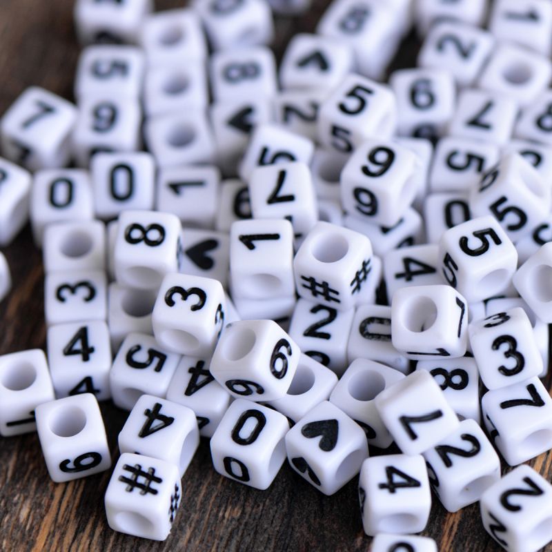 набор бусин-кубиков 48 шт. с цифрами/символами 0123456789#♡