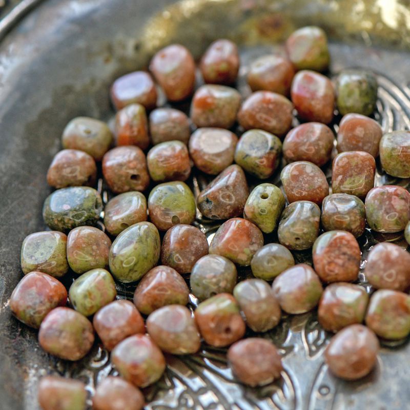 бусина унакит, осколки, цвет зеленый/рыжий, 5-7х5-7 мм (стренд 12 шт.)