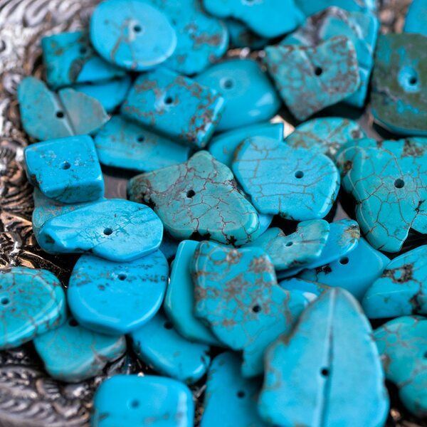 бусина говлит (хаулит) наггетс, цвет голубой, 11-31x10-25x1-5 мм