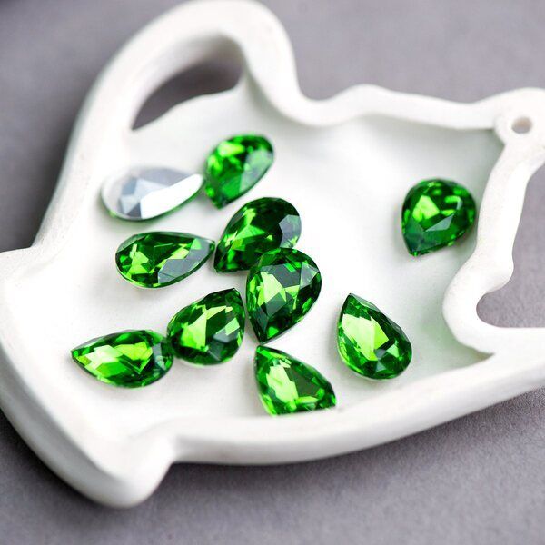 кабошон стекло кристалл, каплевидный, цвет emerald, 14х10 мм