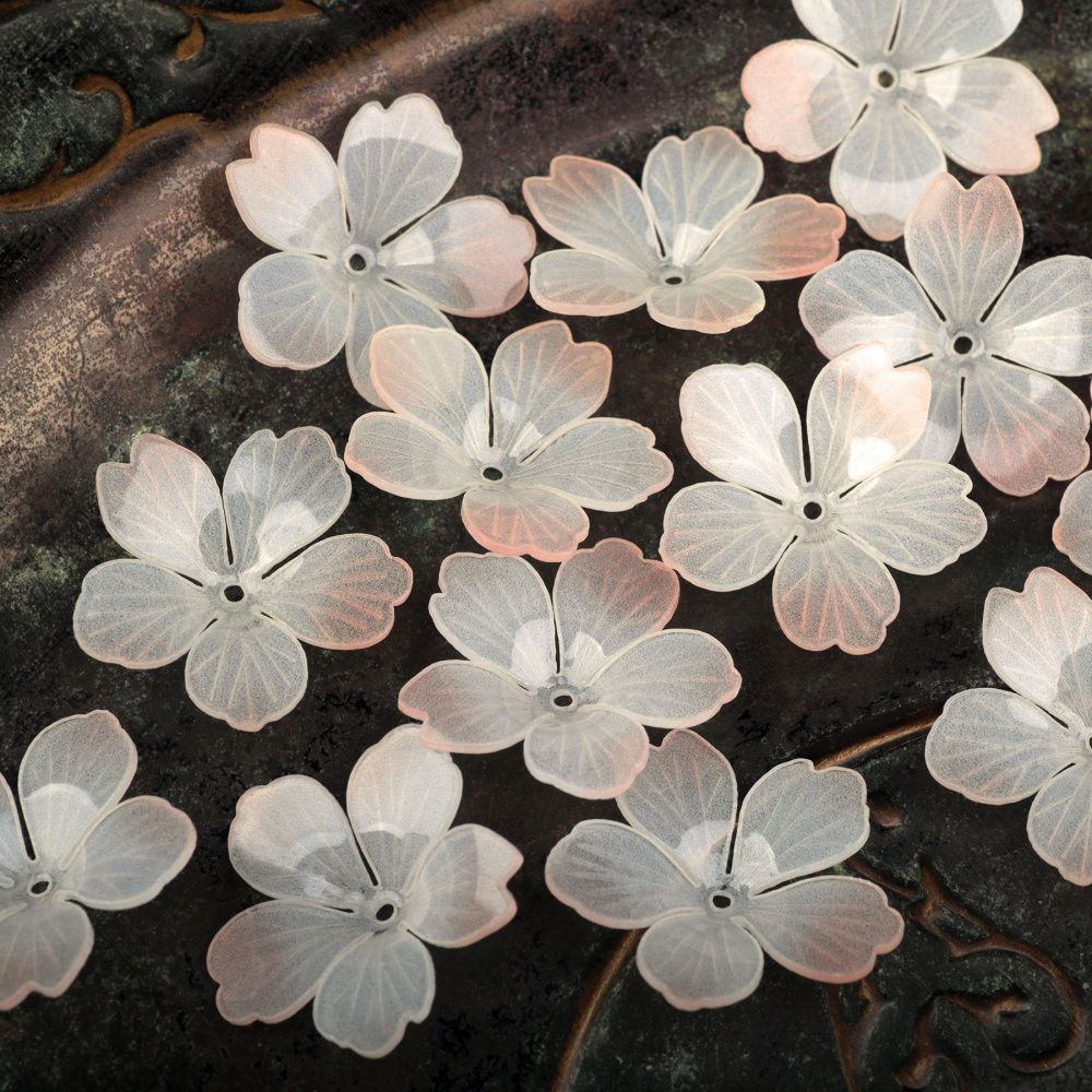 бусина, акрил "цветок сливы", цвет кремовый/молочный, 28x28x8-10 мм