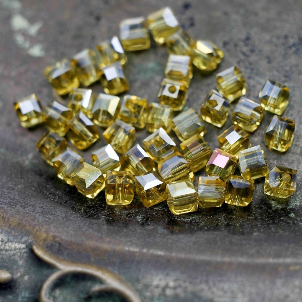 бусина, стекло "куб" 4, цвет золотистый радужный, 4х4 мм, (уп 40+/-2 шт)