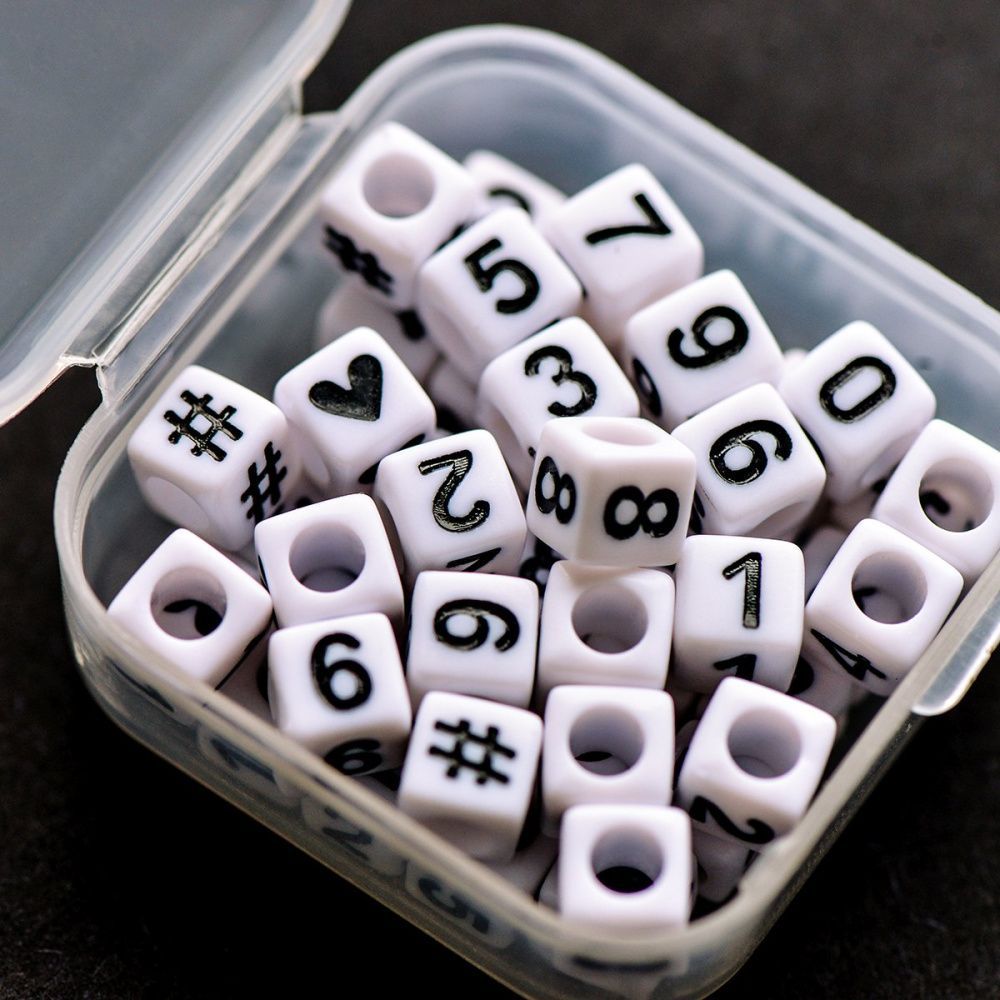 набор бусин-кубиков 48 шт. с цифрами/символами 0123456789#♡