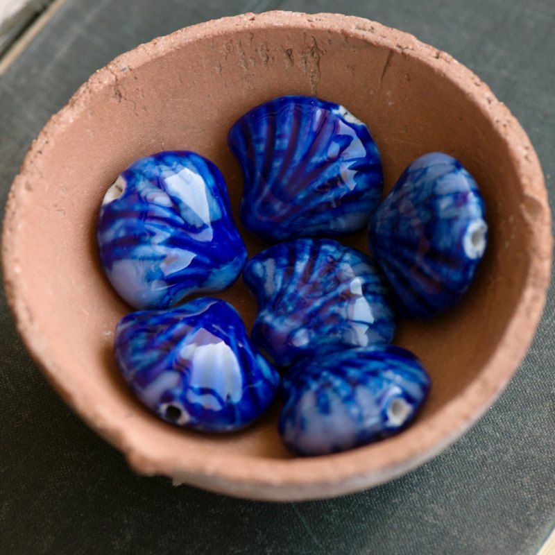 бусина, керамика "гребешок", цвет темно-синий, 33x29x13 мм