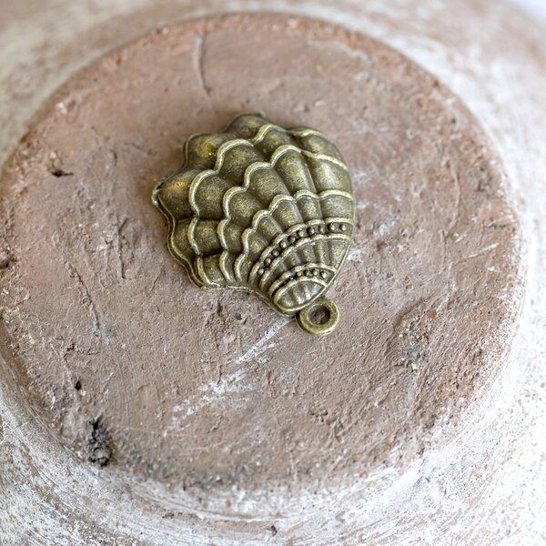 подвеска металлическая "ракушка", цвет античная бронза, 22x17 мм