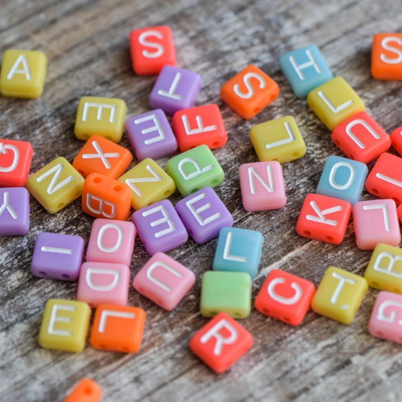 набор бусин 52 шт. с буквами, английский алфавит, микс/белый