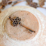 Подвеска металлическая "Ключ", цвет красная медь, 44х16х2 мм