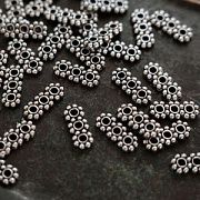Разделитель 3-отв. "Ромашка", цвет античное серебро, 10.5x4.3 мм