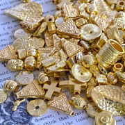 Микс металлический из подвесок, бусин и разделителей, цвет золото, 2-50 мм (уп 20 г)