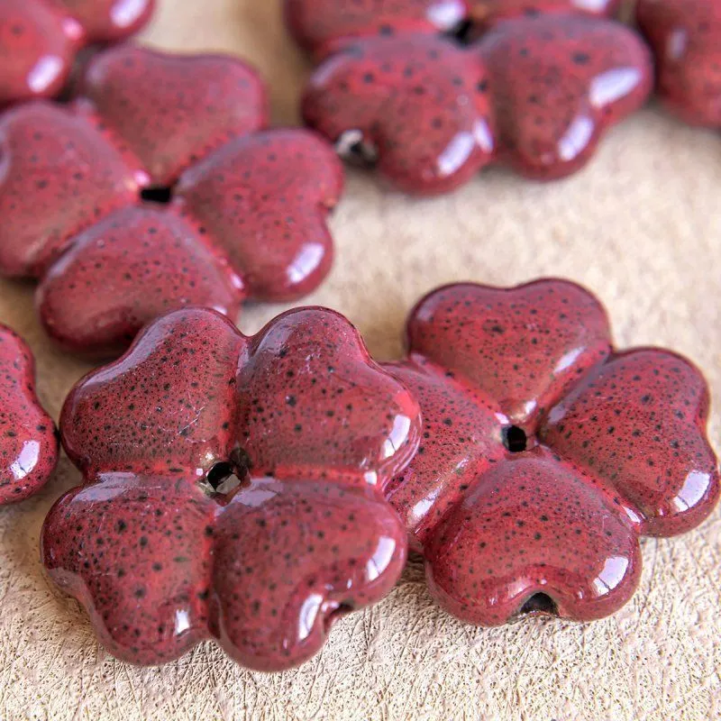 бусина, керамика "клевер", цвет красный, 28x28x7 мм