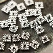 Разделитель для бусин "Квадро", цвет платина, 7x7x2 мм (уп 30 +/-2 шт)