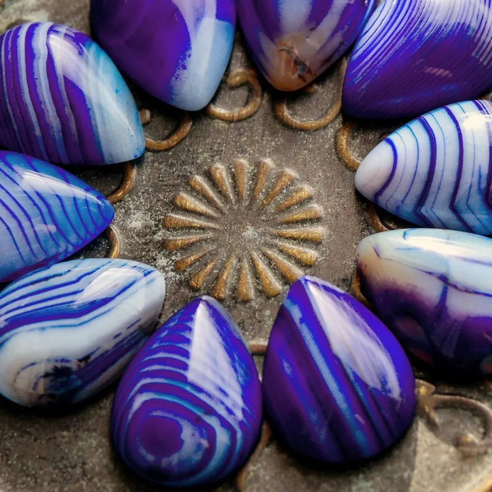 кабошон агат каплевидный, полосатый, цвет синий индиго, 25x18x6-7 мм