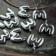 Подвеска металл "Буква M", цвет платина, 16.5-18.5x5.5-18x2.5x4.5 мм
