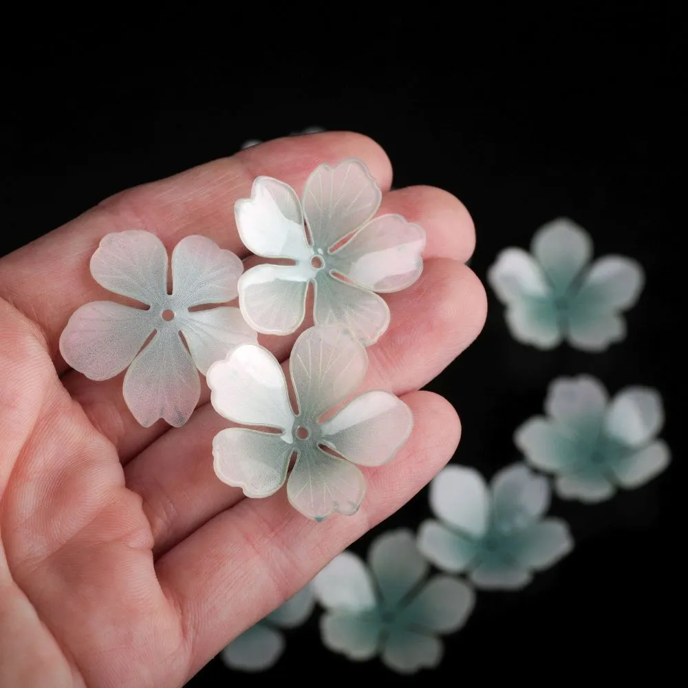 бусина, акрил "цветок сливы", цвет белый/бирюзовый, 28x28x8-10 мм