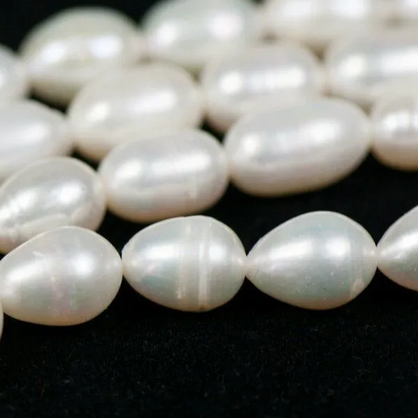 речной жемчуг вытянутой формы, цвет белый, размер 7-8 мм (стрэнд 39 шт)