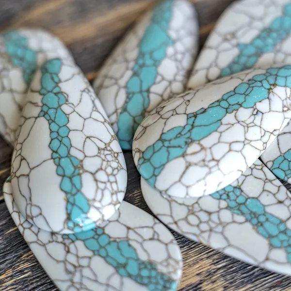 кабошон бирюза синтетическая, каплевидный, цвет комбинированный, 49x27x6.5-7 мм