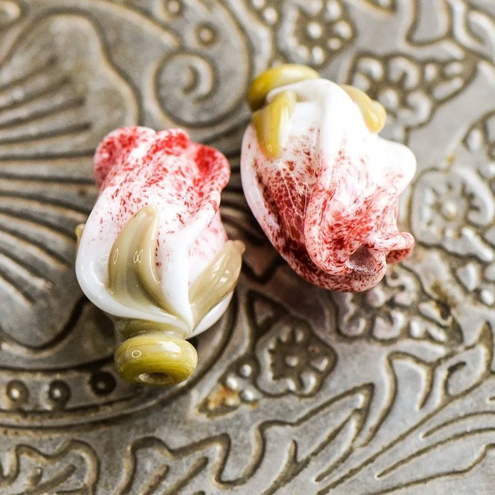 бусина, мурано "розовый бутон", бело-красный, 15-16х10-11 мм