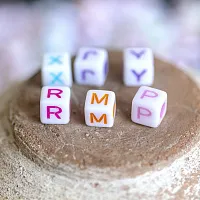Алфавит, буквы, цифры бусины