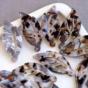 Подвеска из смолы "Листок", цвет коричневый перламутр, 35x15.5x2.5 мм