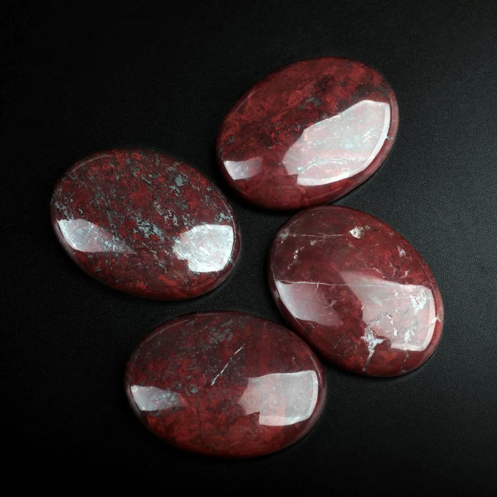 кабошон яшма брекчиевая овальный, цвет красный, 40x30x8 мм