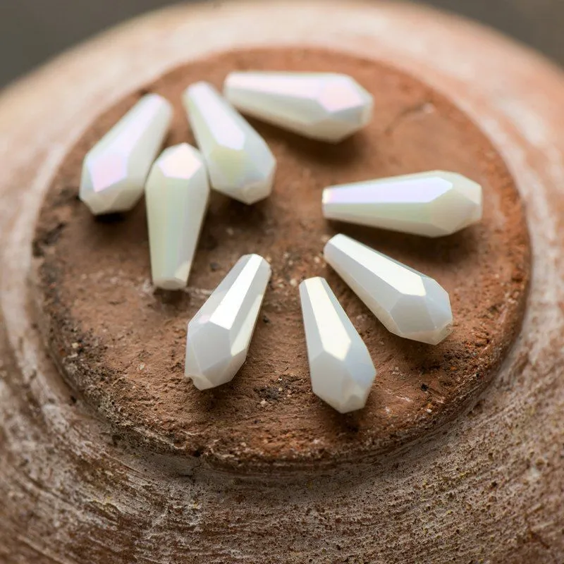 (им)бусина "капля", граненая, стекло, цвет белый перламутровый, 14x6 мм