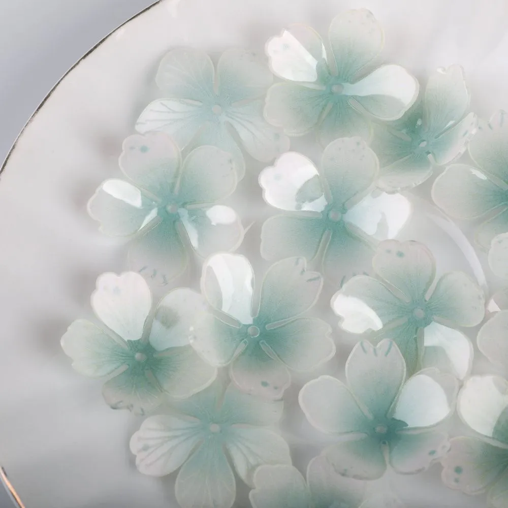 бусина, акрил "цветок сливы", цвет белый/бирюзовый, 28x28x8-10 мм