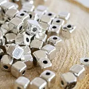 Разделитель для бусин "Куб", цвет античное серебро, 4х4х4 мм (уп 20 +/-2 шт)