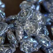 Бусина "Роза", стекло, цвет голубой радужный, 15.5x14.5x6 мм