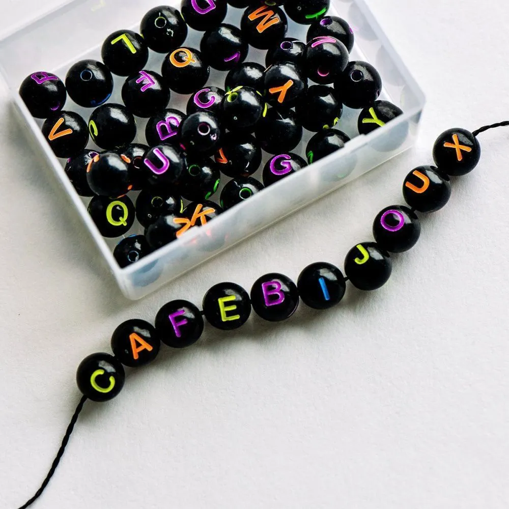 набор бусин круглых 52 шт. с буквами, английский алфавит, черный/микс