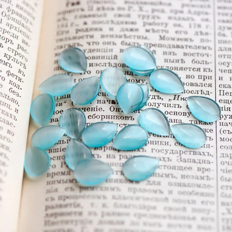 кабошон "кошачий глаз" - капля, стекло, цвет белый, 18x13x3 мм