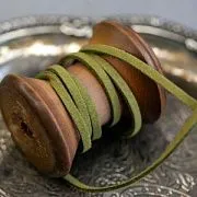 Шнур из искусственной замши, цвет насыщенная оливка, 3х1.5 мм
