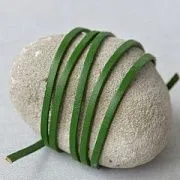 Шнур кожаный, плоский, цвет зеленый киви, 3х2 мм